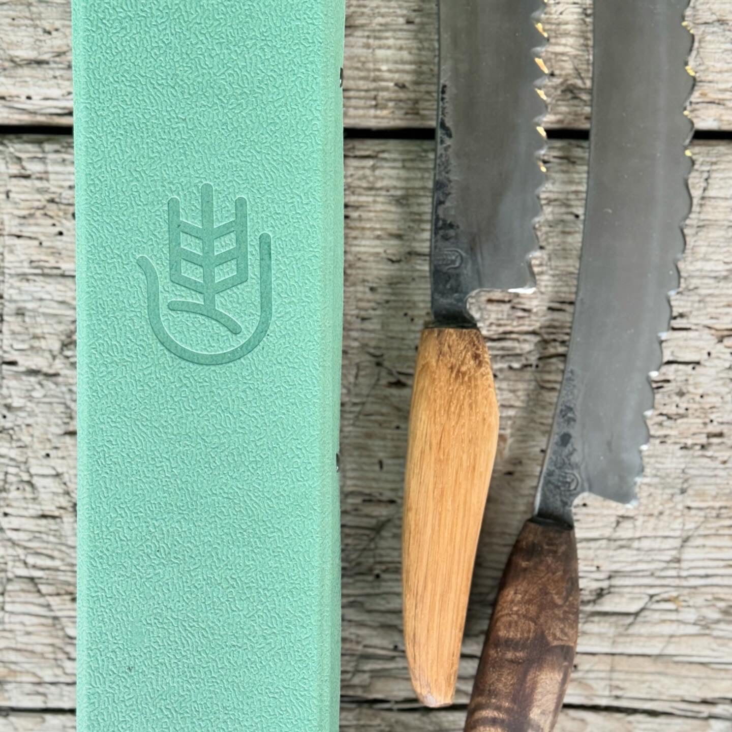 Artisan Bread Knife (Oak)